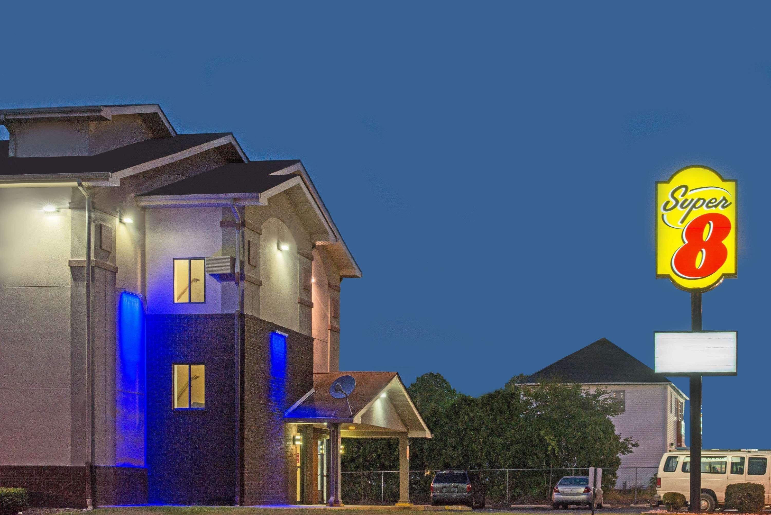Super 8 By Wyndham New Castle Hotel Exterior foto